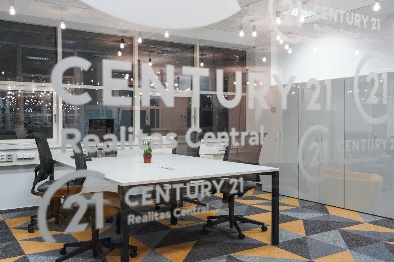 CENTURY 21