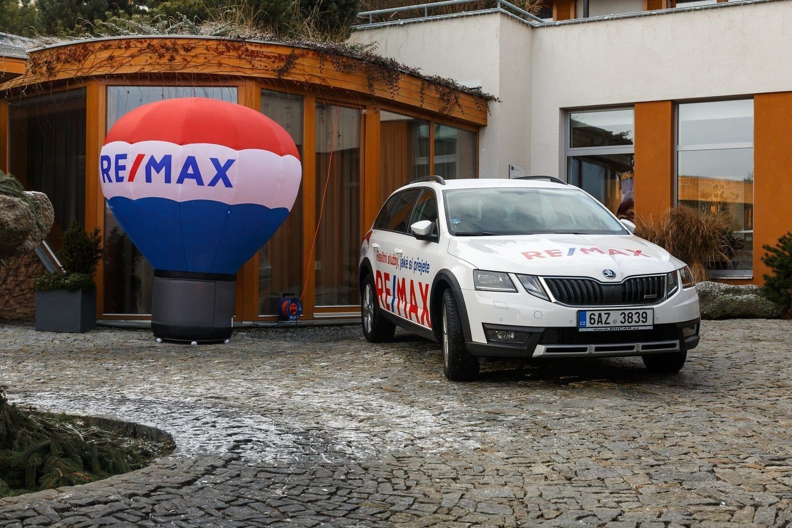 RE/MAX
